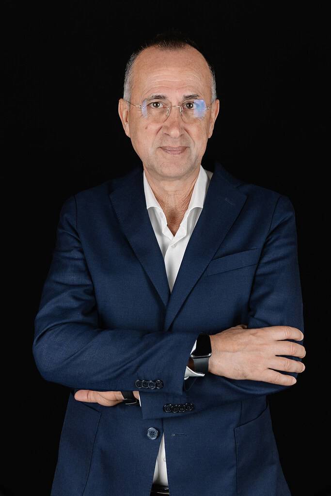 All-on-4 e All-on-6: denti fissi su impianti a Mestre e Mira 4 Dott.Davide Ghiatto specializzato in chirurgia e implantologia